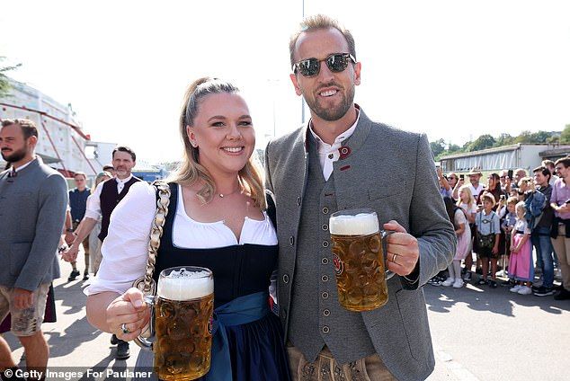 จ๊วด! ‘เคน’ นำทัพแข้งพี่เสือฉลอง Oktoberfest