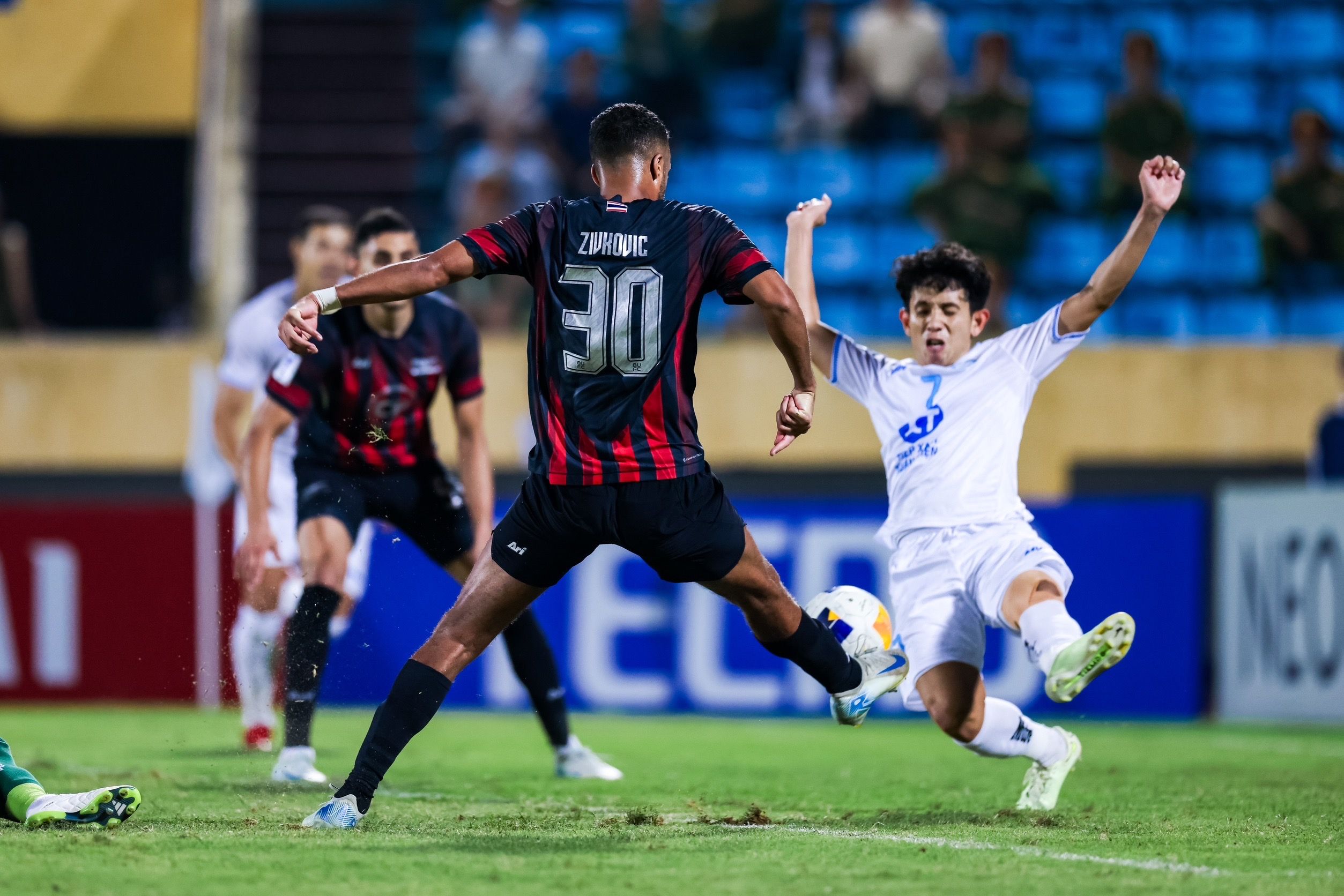 image กินกันไม่ลง! ‘แข้งเทพ’ บุกเจ๊า นัม ดินห์ ไร้สกอร์ 0-0 ศึก ACL2 นัดสอง