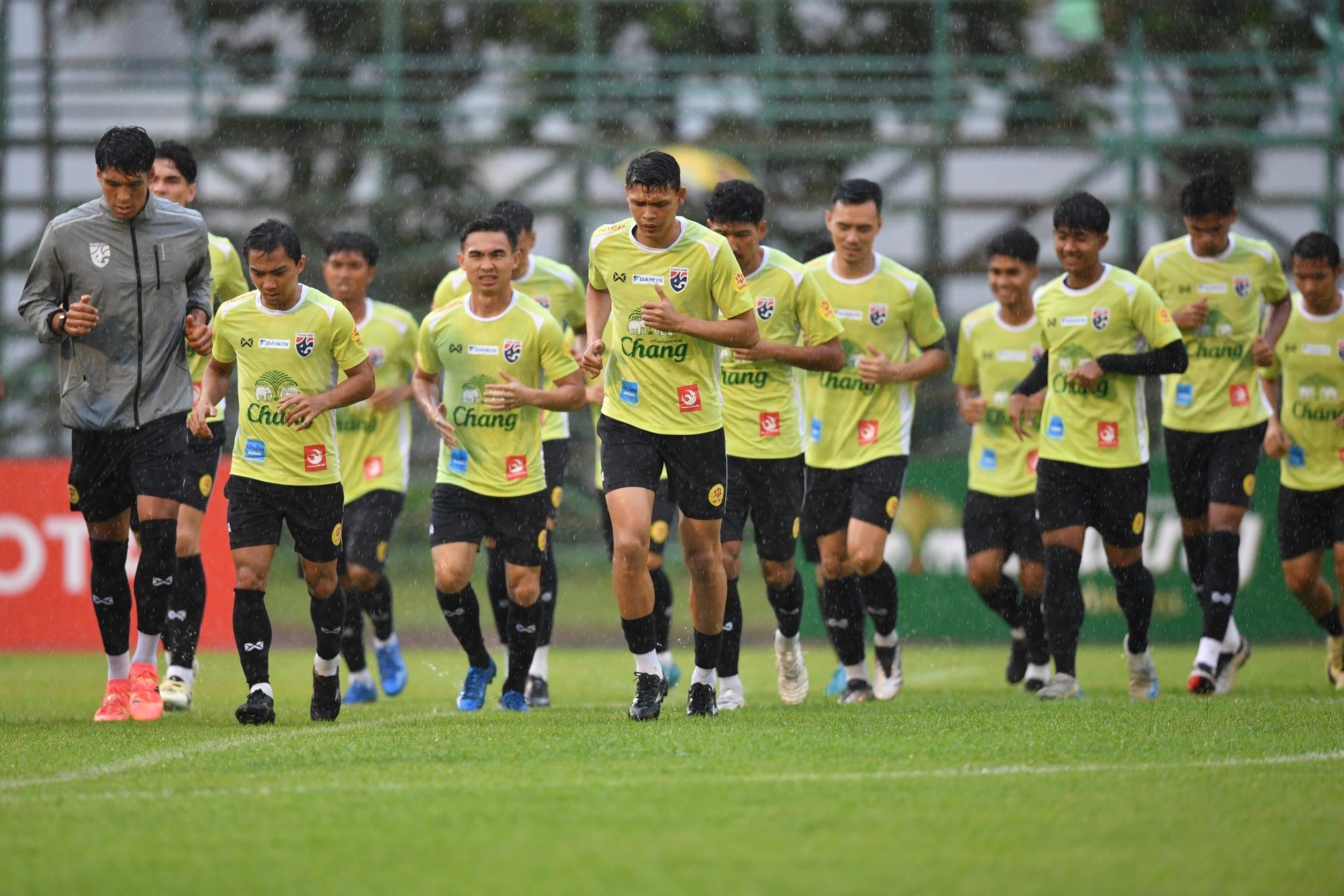 image ช้างศึกลุยฝนซ้อม! ‘ศุภณัฏฐ์-ศุภชัย’ ดีใจได้บู๊คิงส์คัพต่อหน้าแฟนชาวใต้