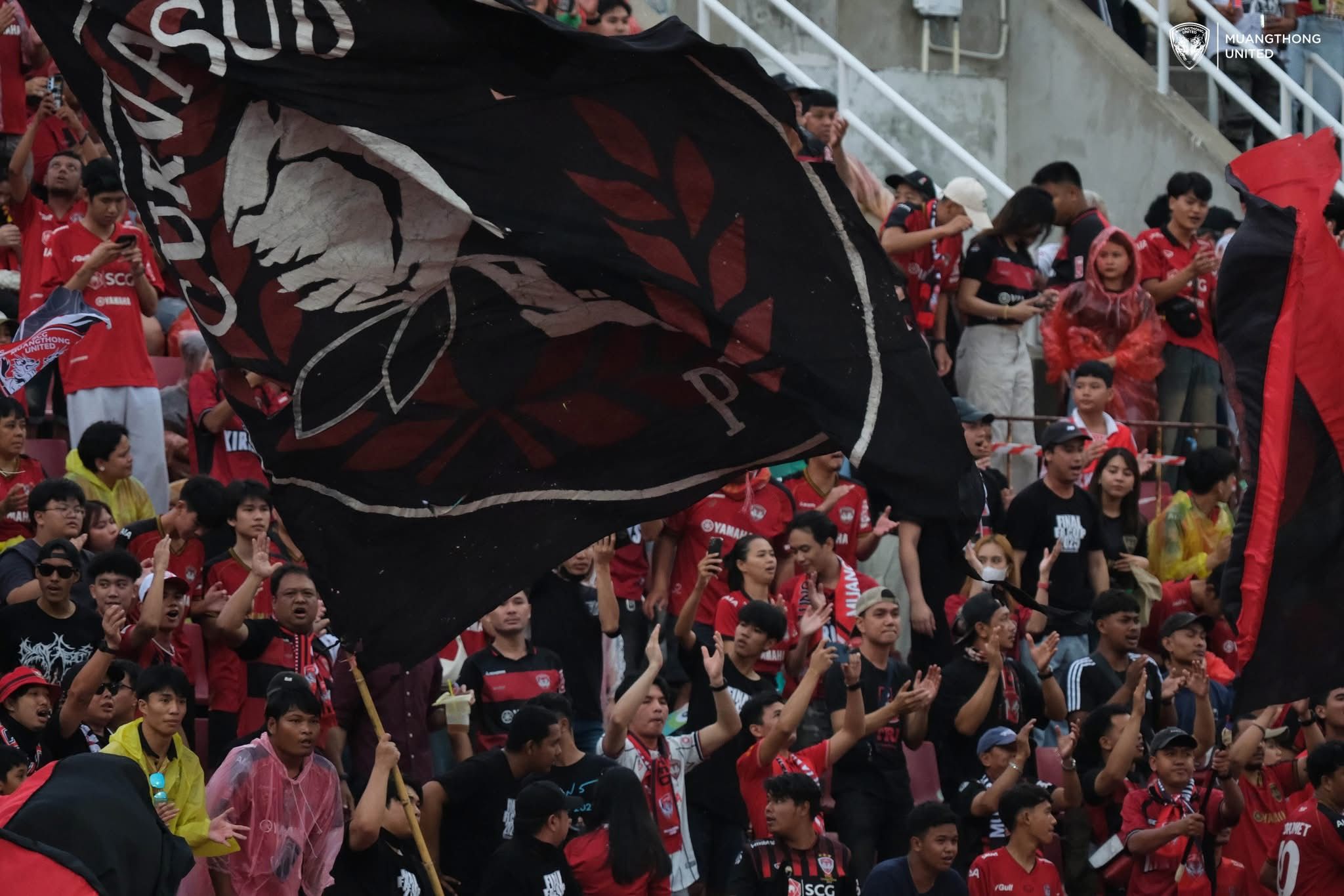 image ผิดซ้ำ! เมืองทอง โดนปรับ 1.8 แสน แฟนบอลจุดประทัดนัดชิงเอฟเอคัพ