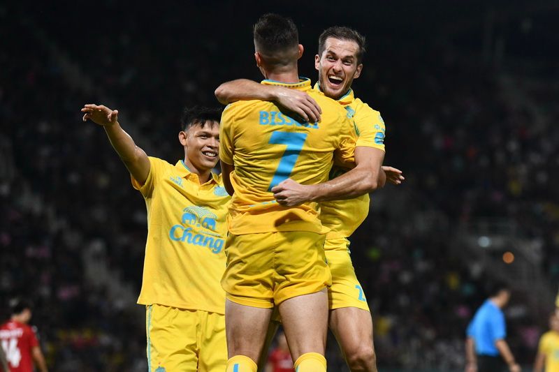 image GU แชมป์ที่สาม! “บิสโซลี” เบิ้ล “บุรีรัมย์” เชือด “เมืองทอง” 3-2 ซิวถ้วยช้างสมัย 7