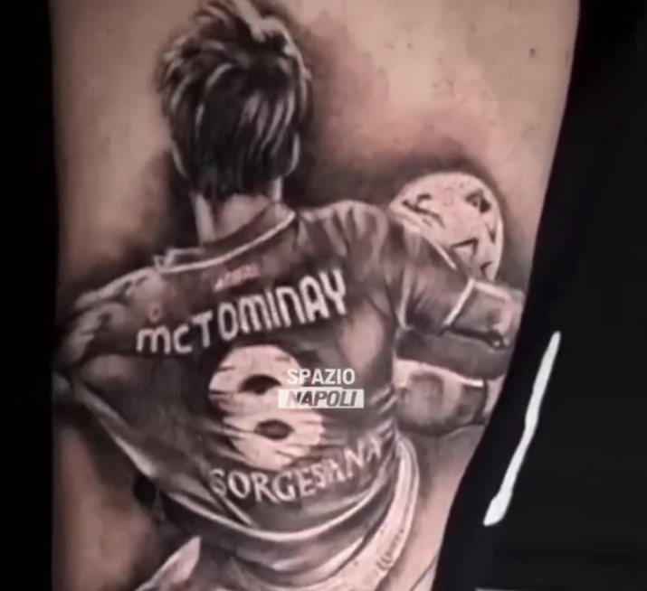 image ฮีโร่! แฟนนาโปลีสักรูป ‘แม็คโท’ ลูกยิงวอลเล่ย์คว้าแชมป์